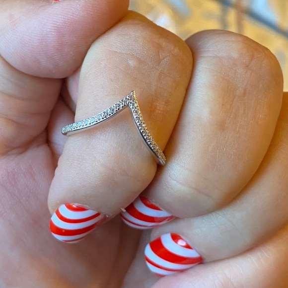 V Shape Chevron cz Stackable - Picture 5 of 5